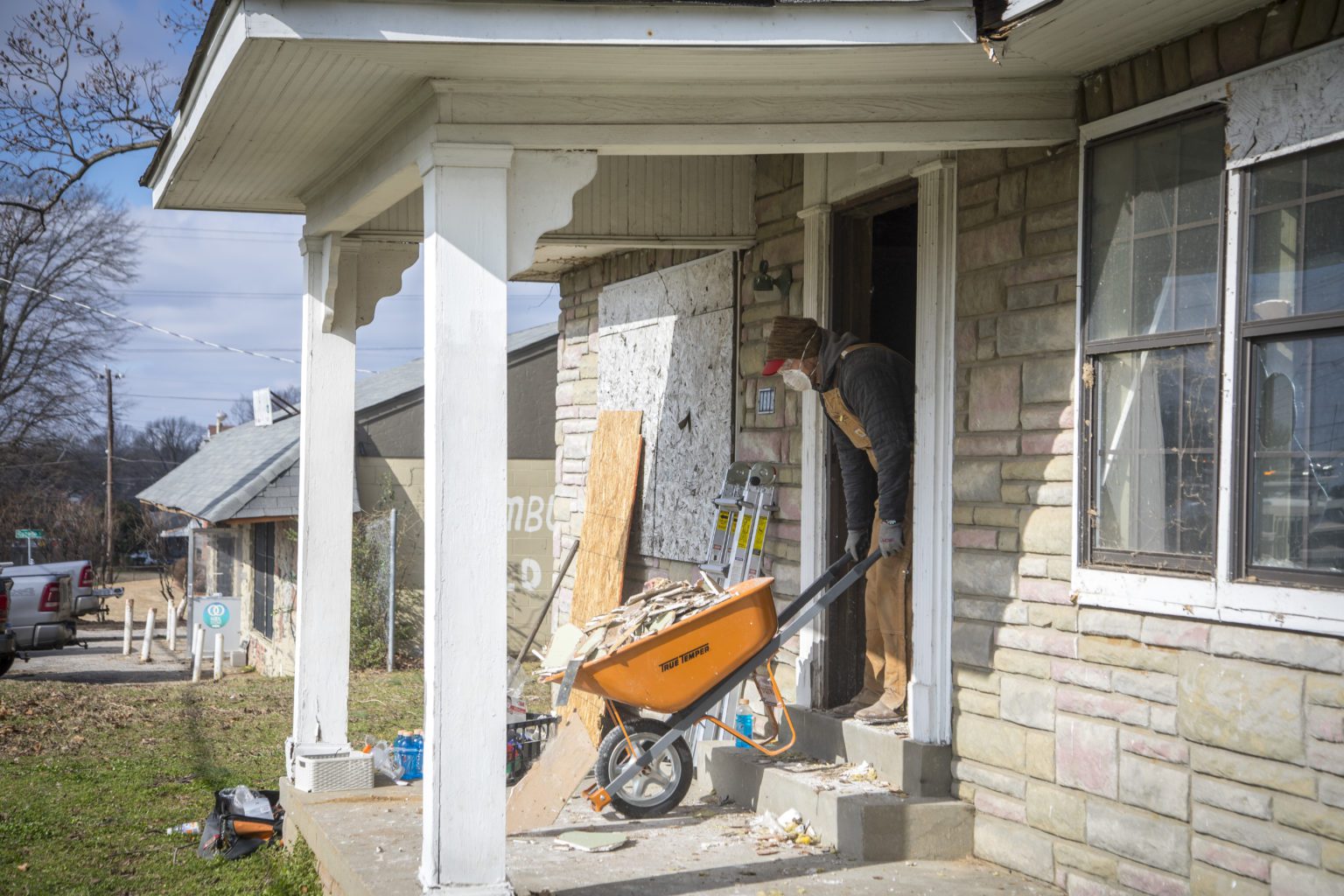 Lehman-Roberts and sister company Memphis Stone & Gravel team members work to help restore the Affordable Renters Program space on their annual Day of Service in 2020.