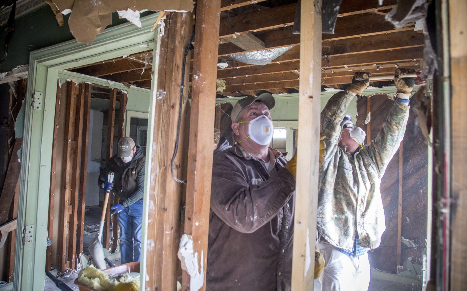 Lehman-Roberts and sister company Memphis Stone & Gravel team members work to help restore the Affordable Renters Program space on their annual Day of Service in 2020.